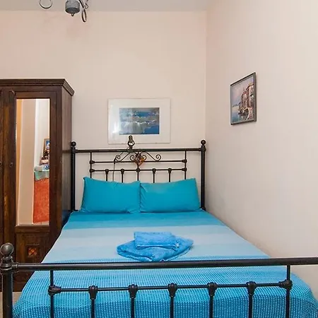 Syros Stilvi House Vári